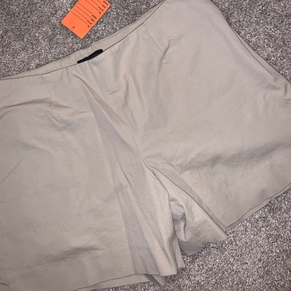 BRAND NWT A Woman Tan Cargo shorts size 8 - Picture 4 of 6